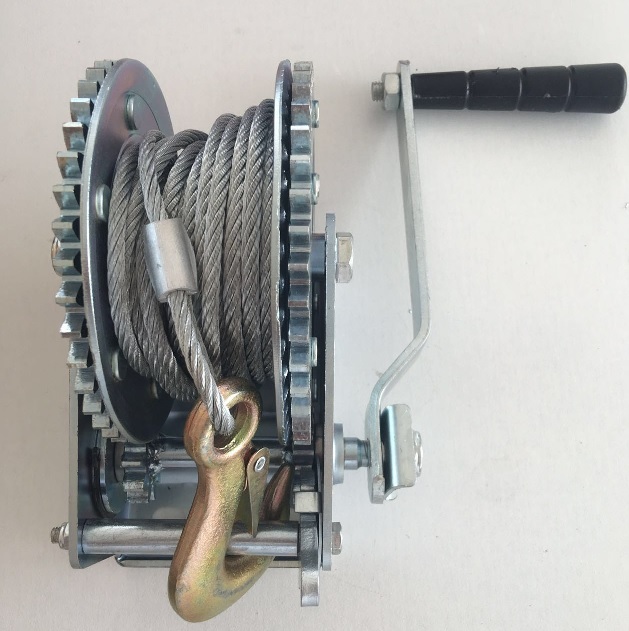 Winch 1,200 lb w/ Cable & Hook