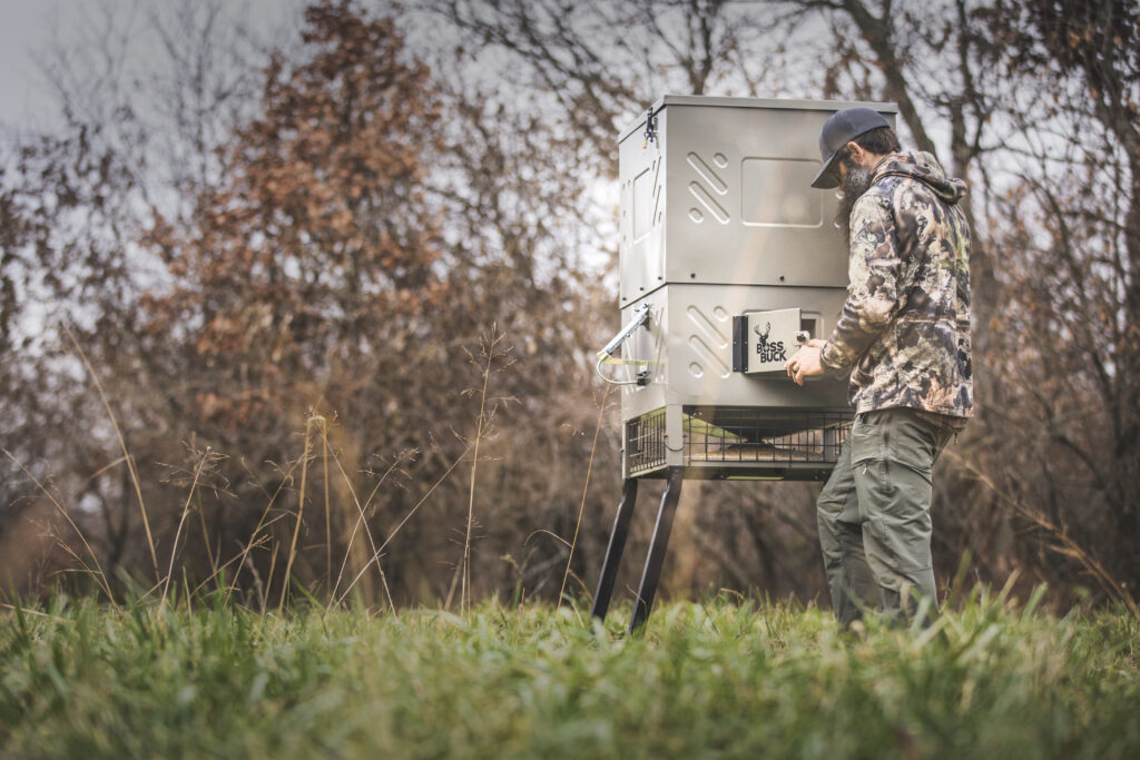 600lb FILL SLED FEEDER W/ DIVERTER PLATE & SOLAR PANEL - Boss Buck